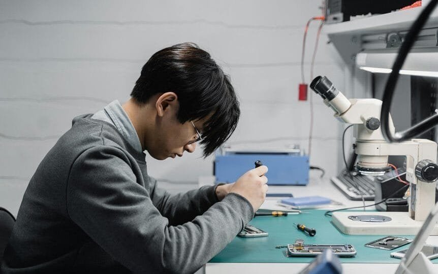 reliable phone repair service